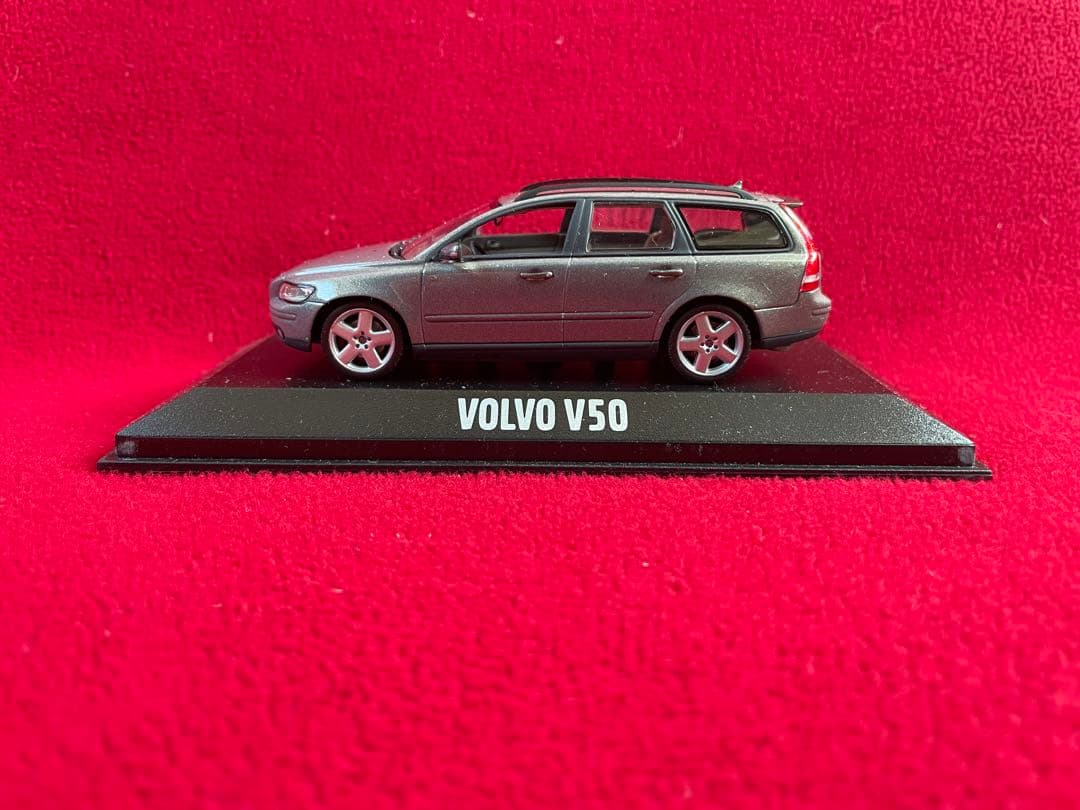 ミニカー　1/43　ボルボ　V50 ディーラー正規品　モデルカー