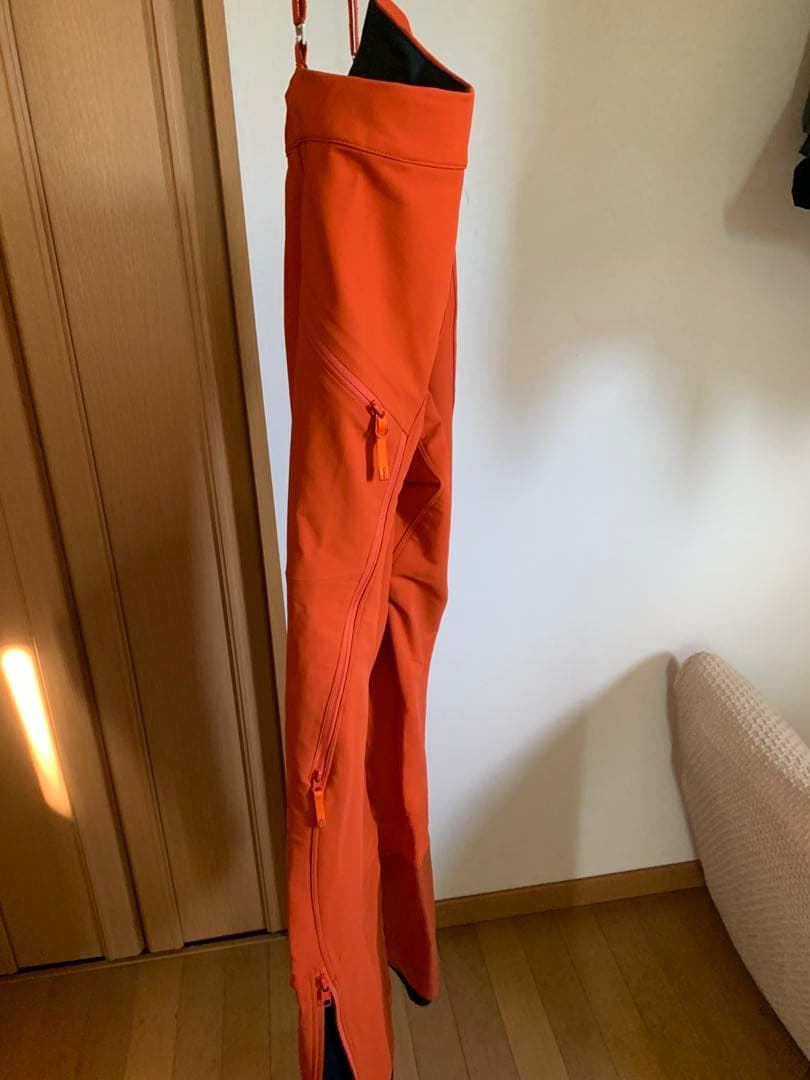 オレンジ サスペンダー付き スキーウェア