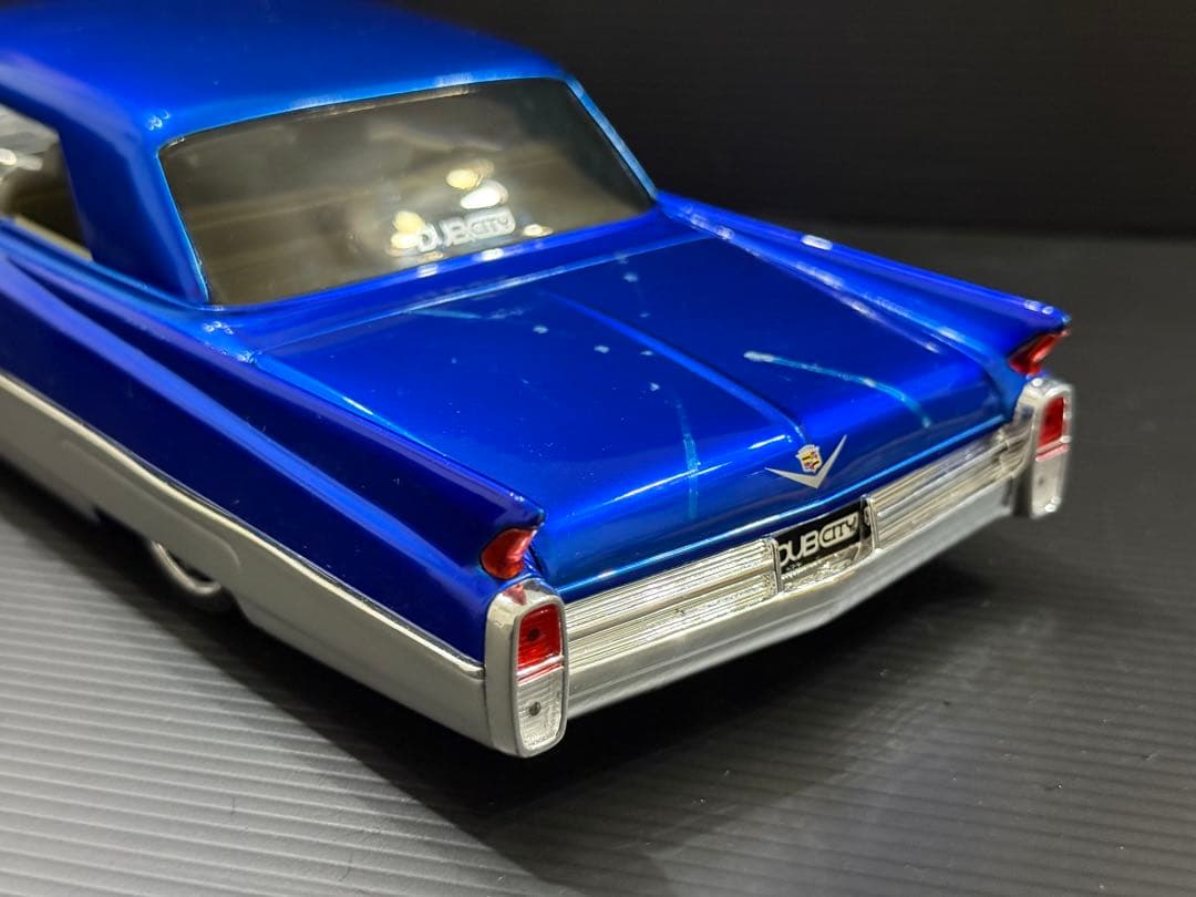 JADA キャデラック1963年　DUB 1/18