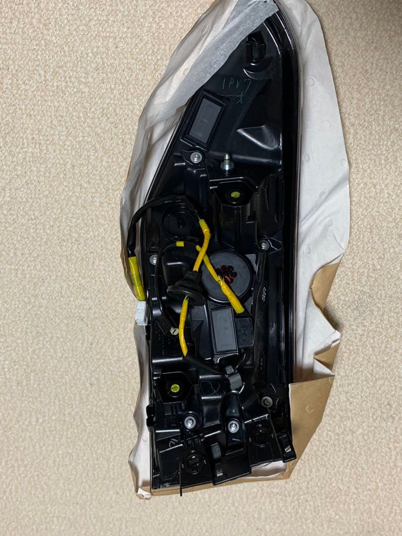 クラウン テールランプ 右　AZSH21