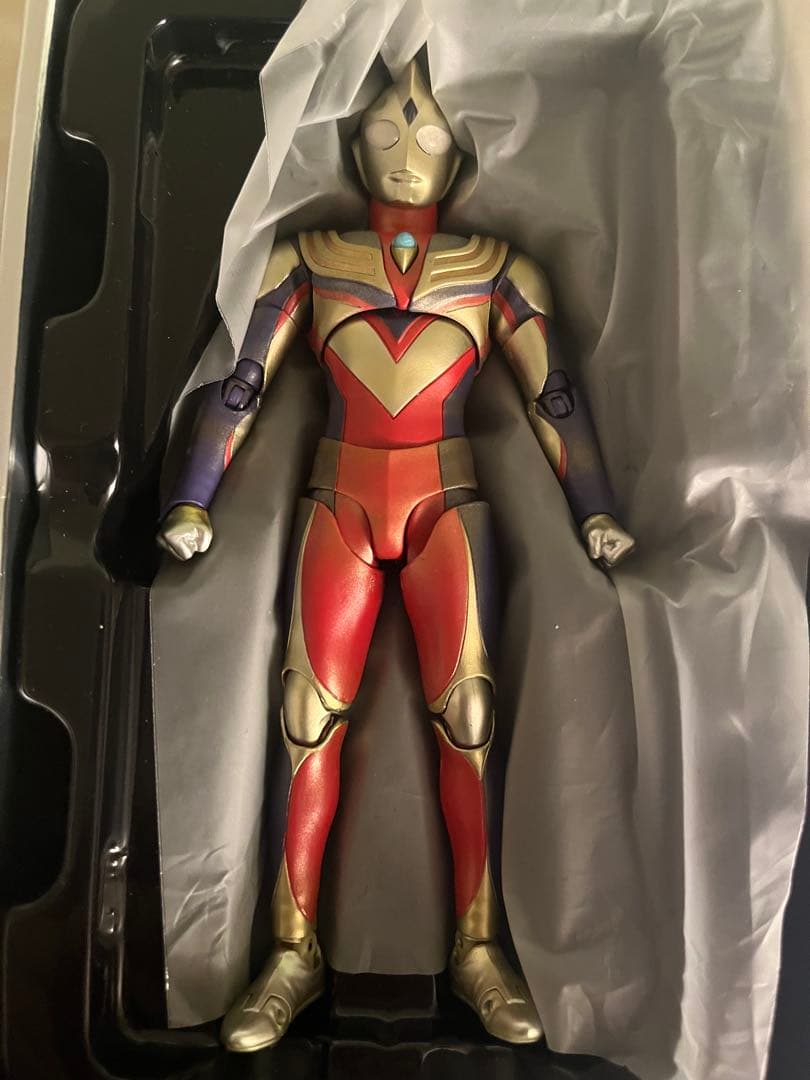 s.h.figures グリッターティガ 真骨彫 ウルトラマンティガ