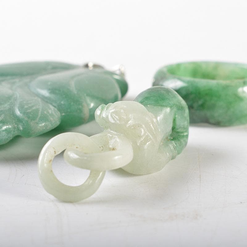 中国　玉石翡翠玉彫刻　ペンダントトップ　根付　リング　3点　V　R6113