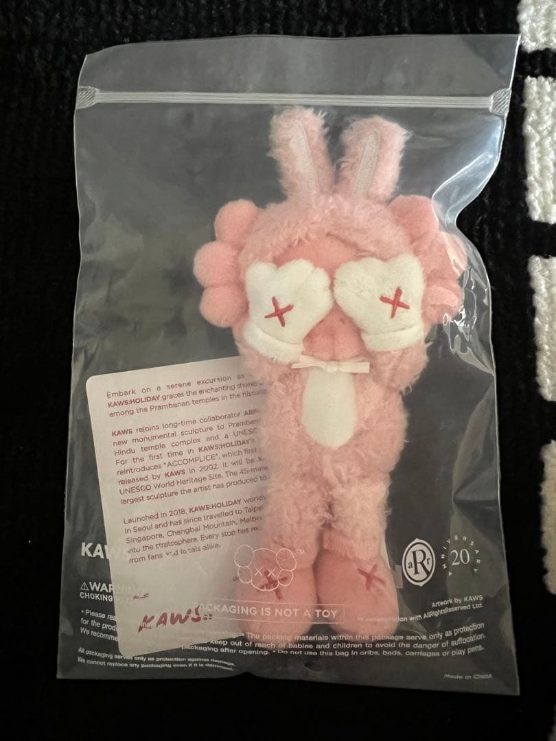 ぬいぐるみ KAWS:HOLIDAY INDONESIA-Plush Charm pink