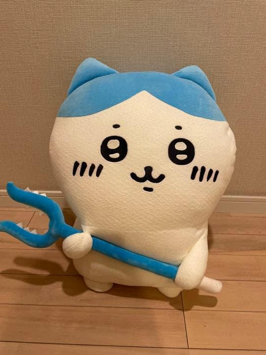 【希少】討伐棒をもった特大ぬいぐるみ　ハチワレ