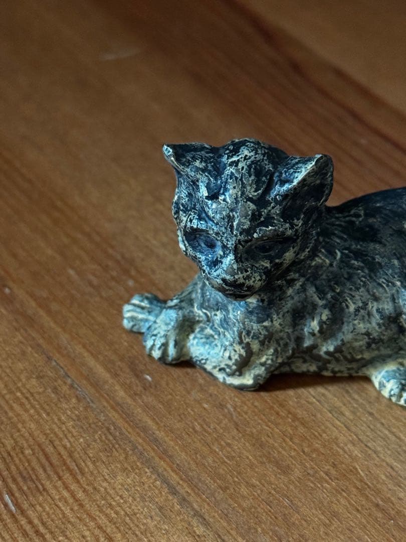 ヴィエナブロンズ　「ゆったり眺める猫」