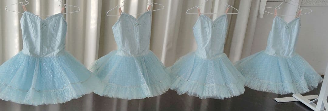バレエ　チュチュ8着　水色シルバーレース　小学校2・3年生　冠、袖付