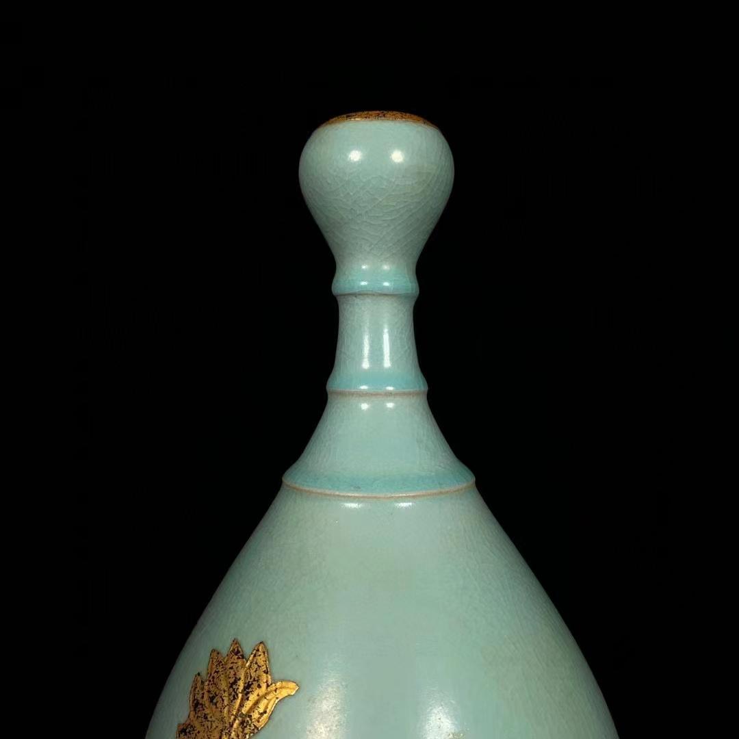 中国古美術・旧蔵の磁器・包金ニンニクの瓶・14x29cm・置物・書道・文房具