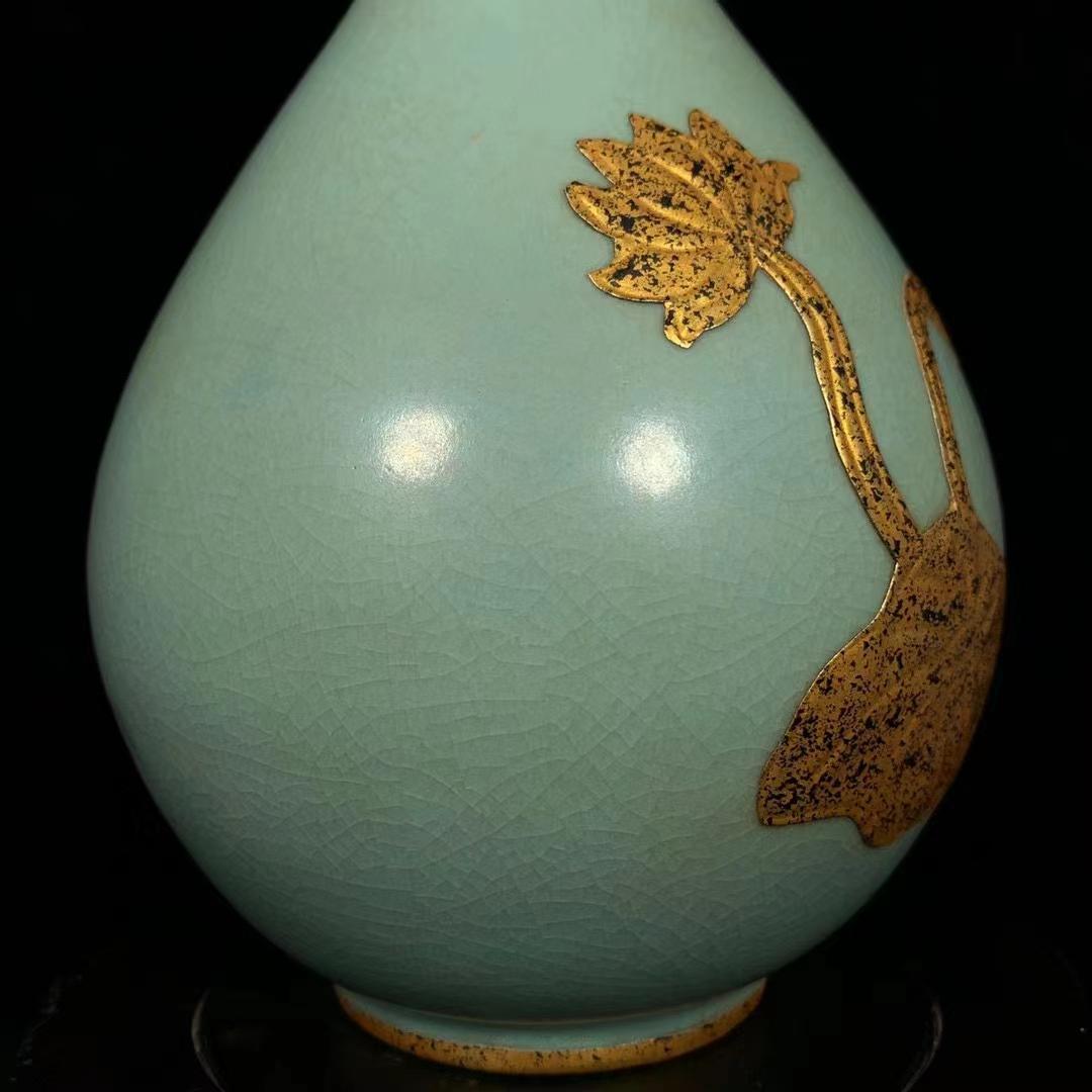 中国古美術・旧蔵の磁器・包金ニンニクの瓶・14x29cm・置物・書道・文房具