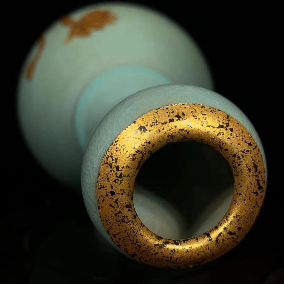 中国古美術・旧蔵の磁器・包金ニンニクの瓶・14x29cm・置物・書道・文房具