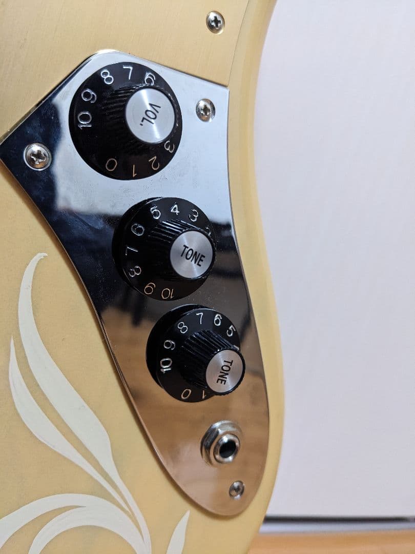 ベース Fender American Deluxe V Kazuki Arai MOD