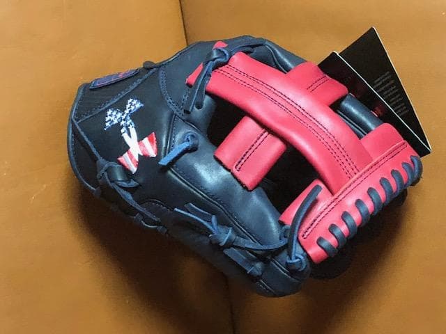 新品★最高級USA限定発売☆星条旗ロゴ☆アンダーアーマー★内野手グローブ★右投★