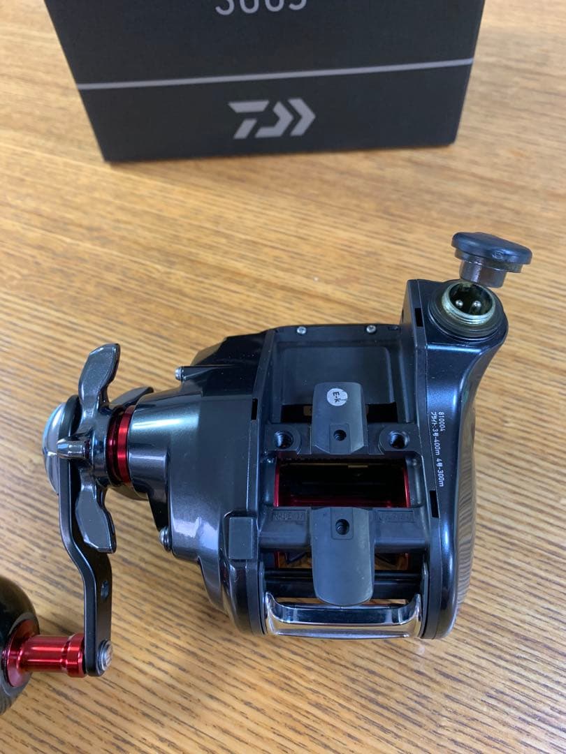 DAIWA 18SEABORG 300J 電動リール（右巻き）