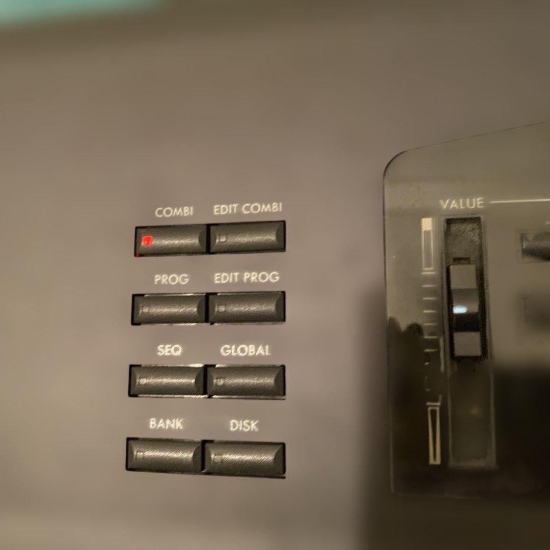 【送料無料】KORG シンセサイザー　01/W FD