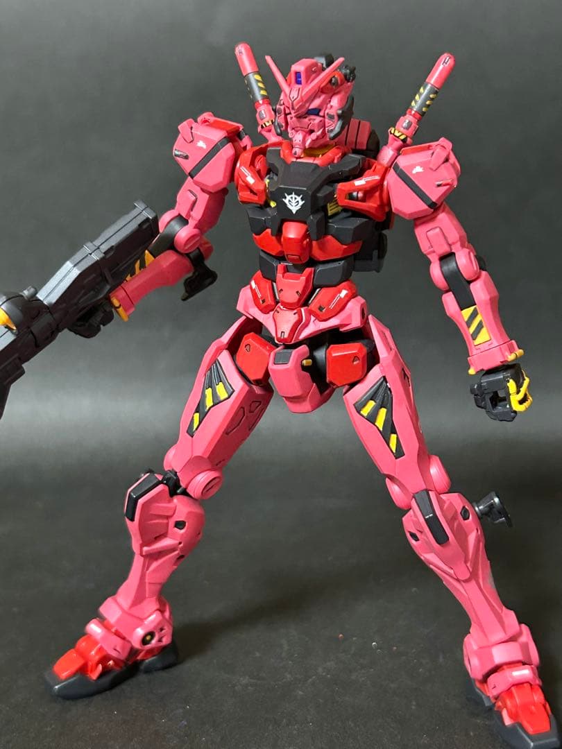 HG 赤いガンダム　シャア専用フルビット装備　塗装済み完成品　スタンド付き