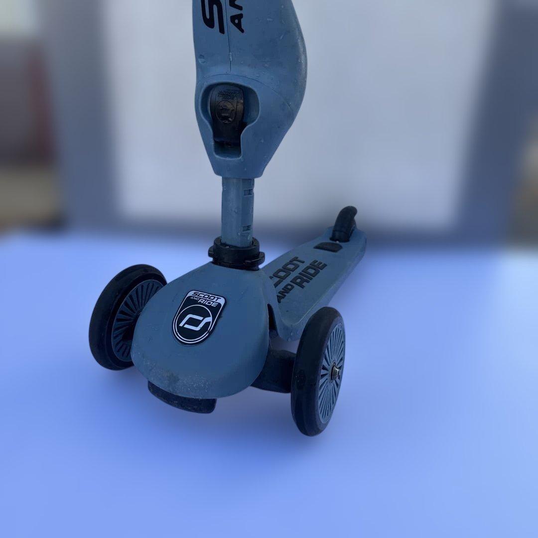 SCOOT AND RIDE 三輪車 ブルー　変形できるタイプ