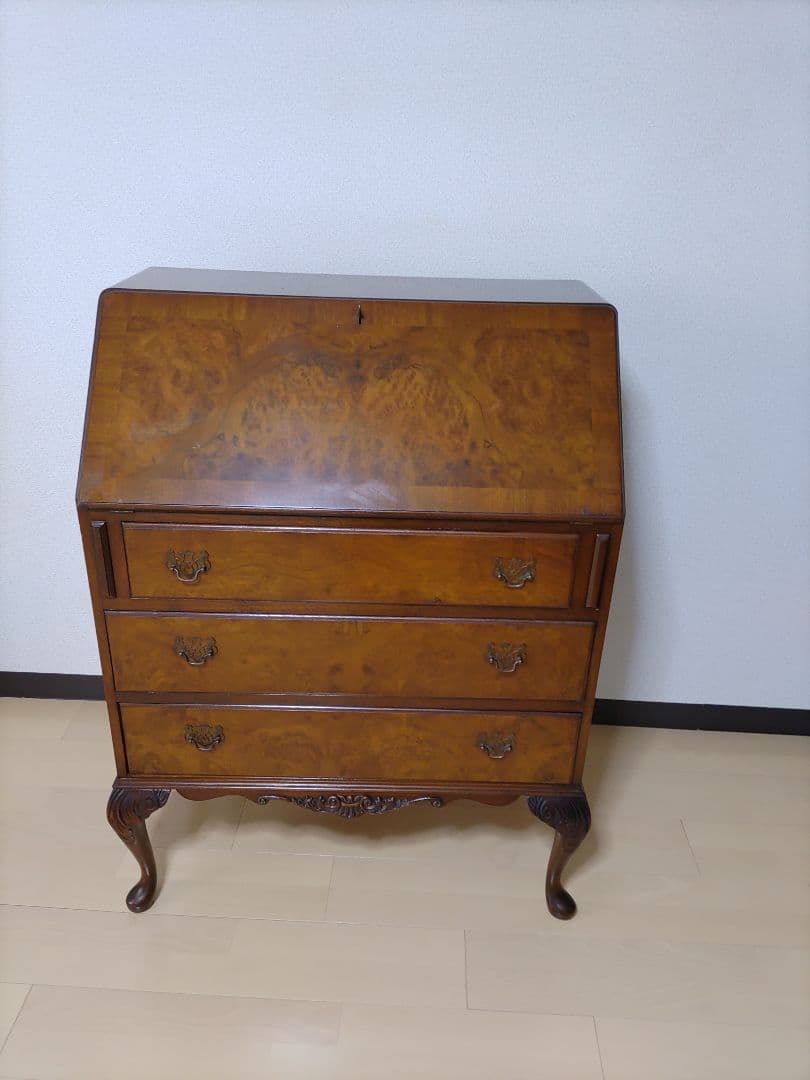 イギリス　アンティーク ライティングビューロー　ウォールナット猫脚