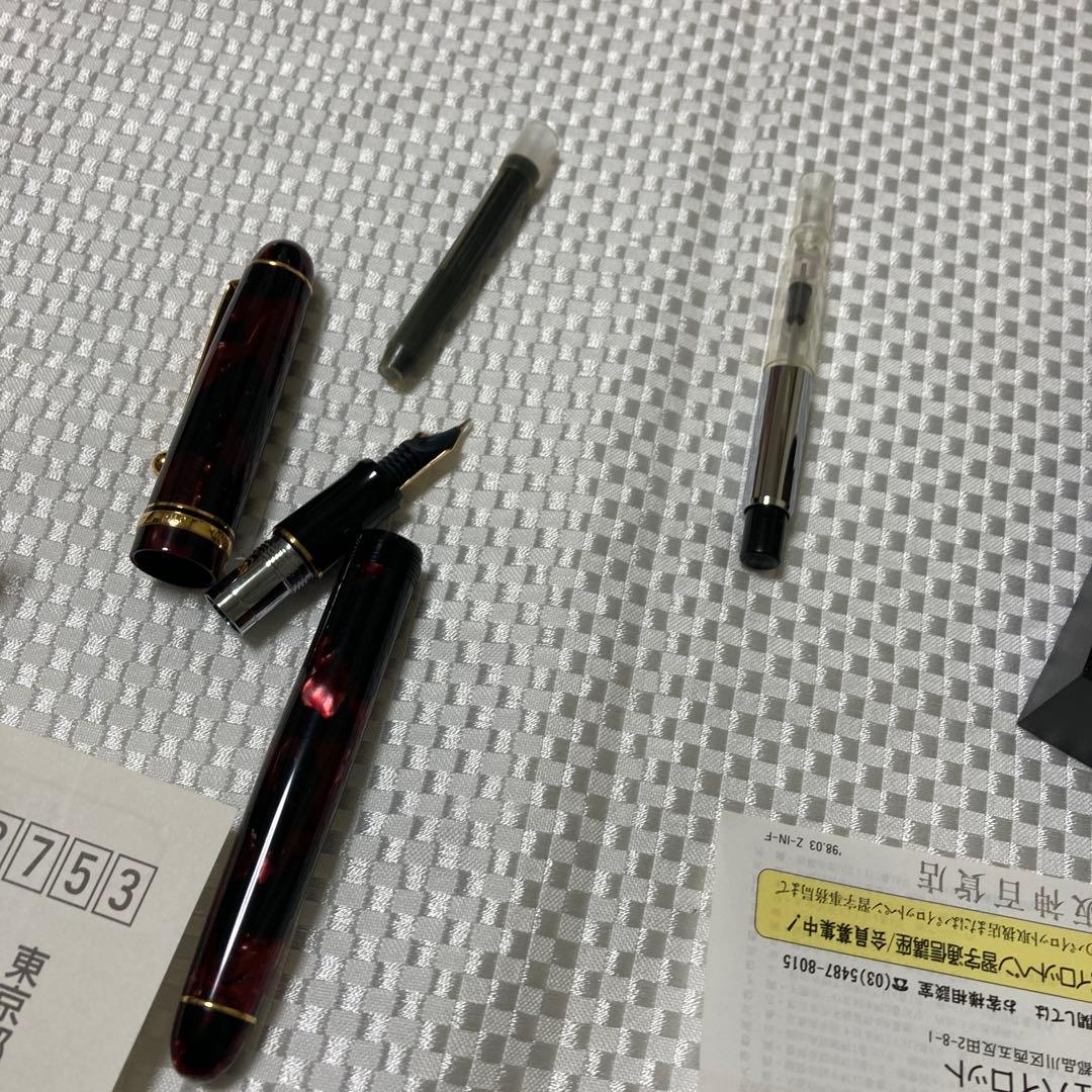 PILOT 万年筆 黒と赤のマーブル