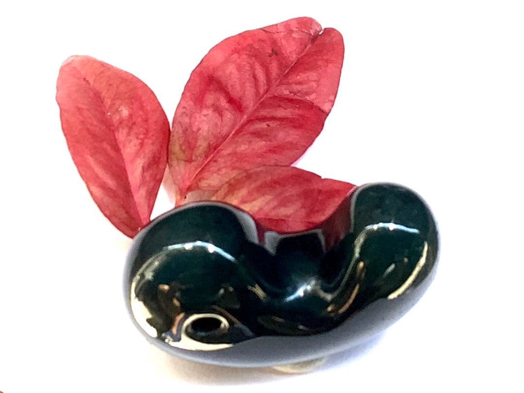 神宿る【 出雲石(青緑色の碧玉) 】島根県花仙山瑪瑙　青瑪瑙　出雲型勾玉　鑑別‼️