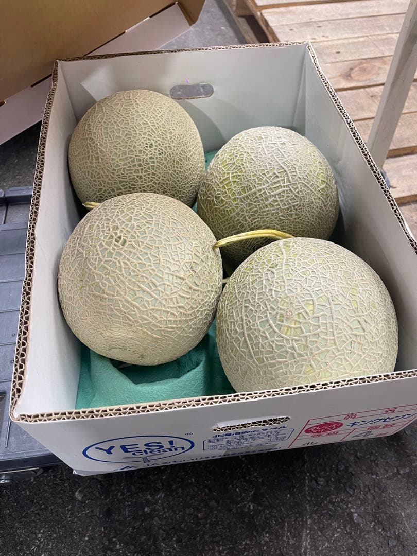 メルカリ限定　メロン 4-6玉　旬の果物　高級品質　秀