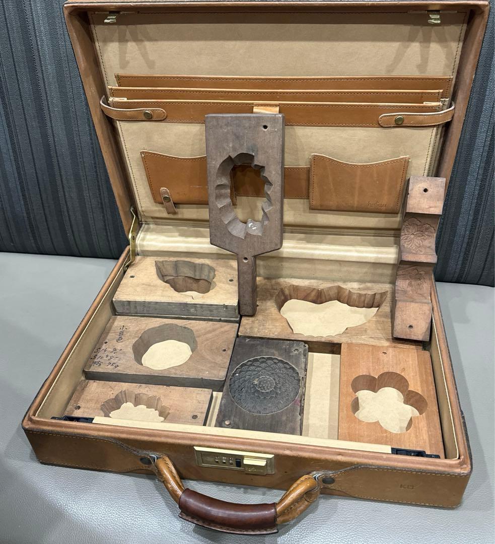 菓子木型　和菓子　インテリア/古道具　レトロ/本革のカバンが付き　9個まとめ売り