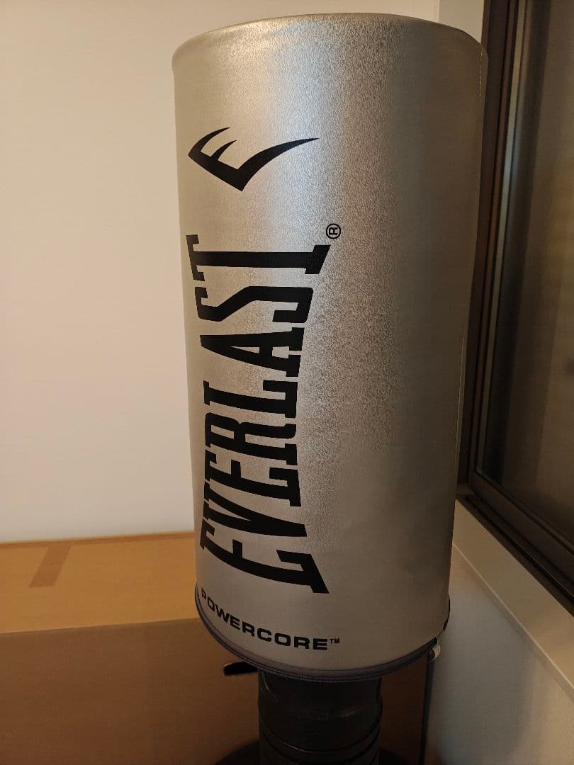 スタンド式のEVERLAST PowerCoreサンドバッグ