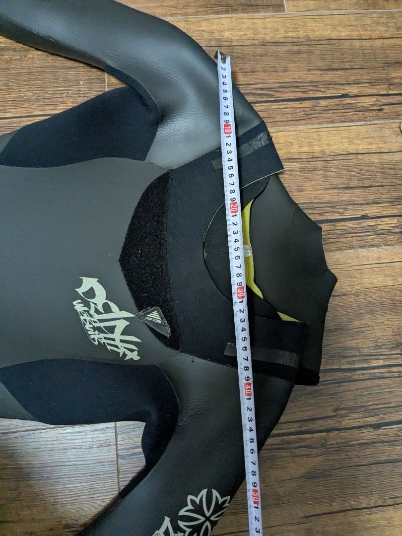 セミドライ　ウェットスーツ delphi