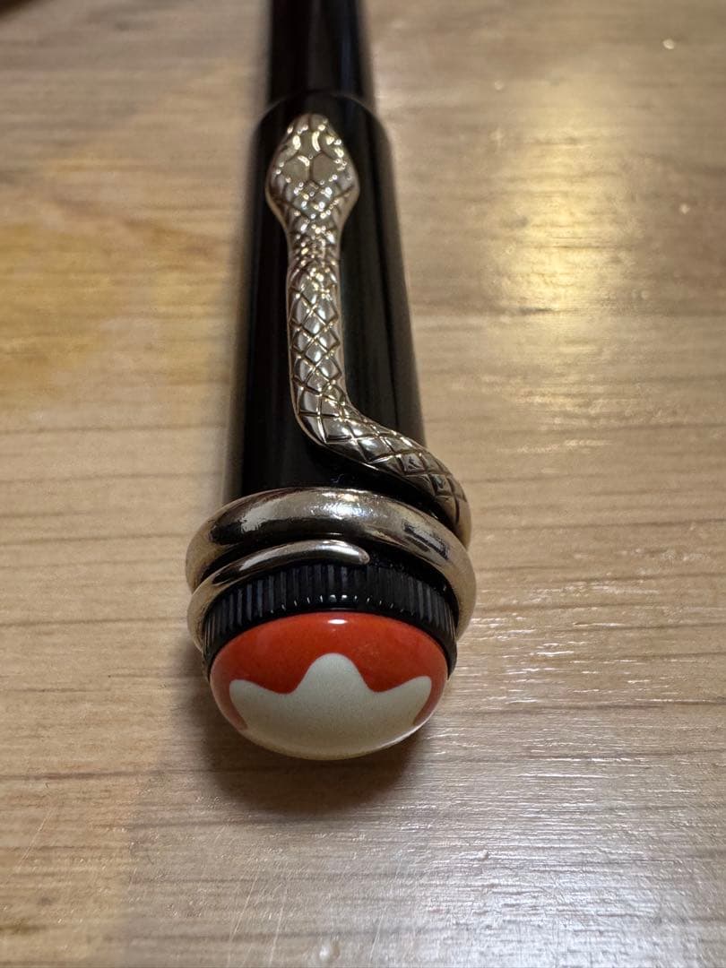 モンブラン ヘリテイジコレクション ルージュ&ノワール ボールペン 132110