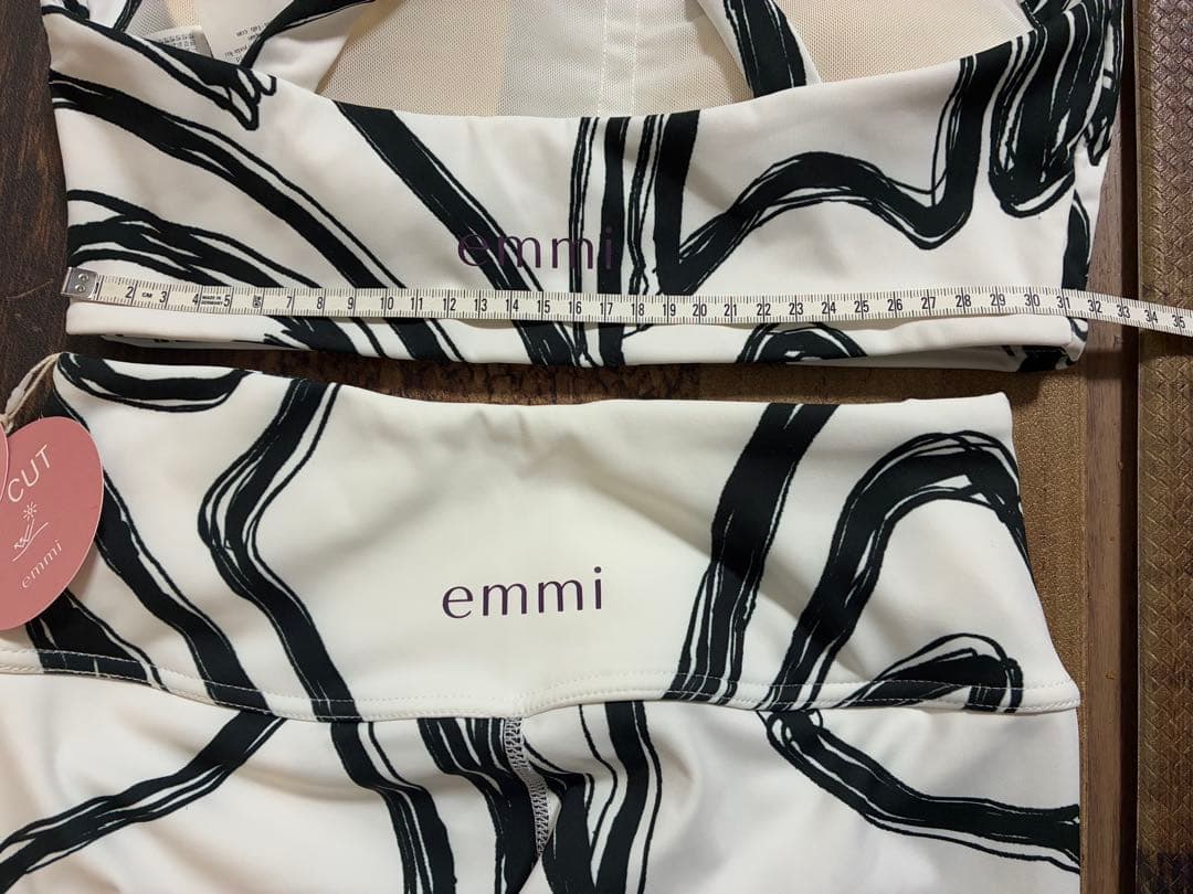 新品＆新品同　emmi yoga　ニュアンスパターン　ヨガウェア　白×黒