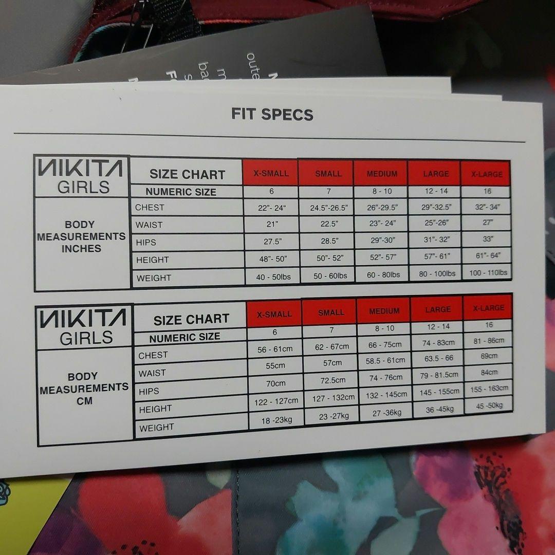 新品　ニキータ　スノボウェア　150センチ　ジュニア　女の子用　サイズ調節可