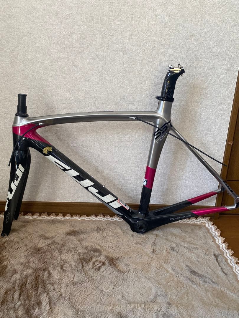 Fuji sst rad カーボンフレーム　ジャンク