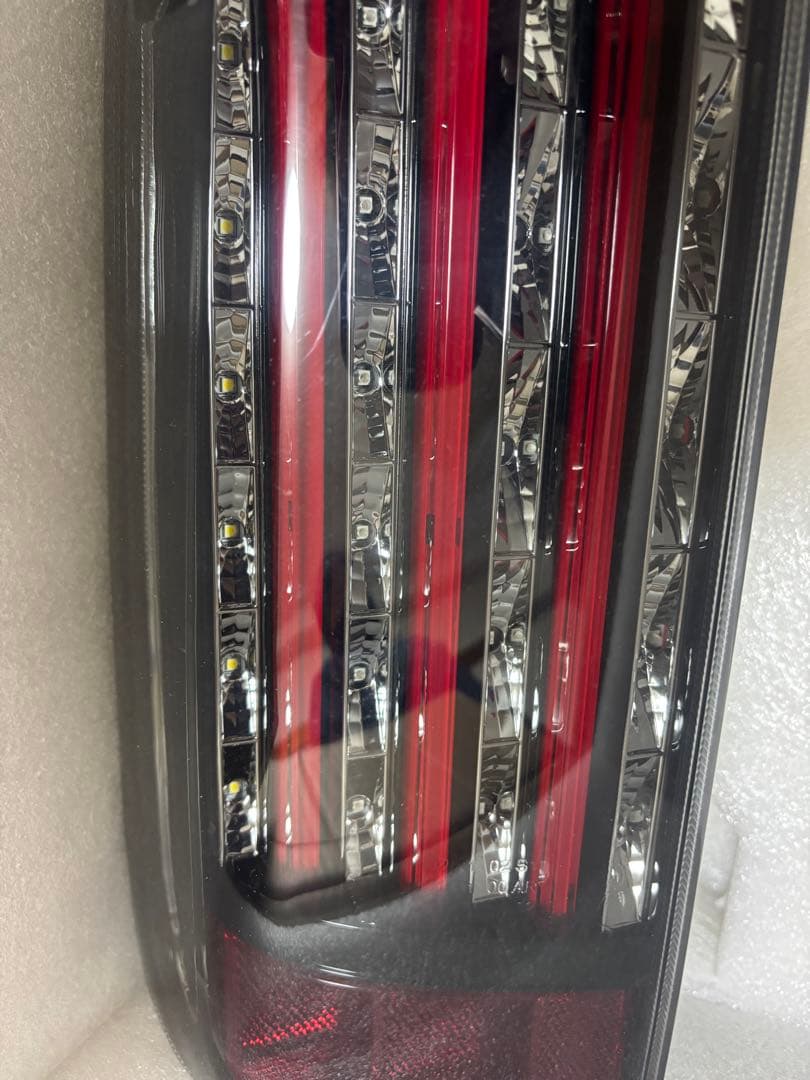 【ハイエース】テールライト T1788 BSR2-SC85HX