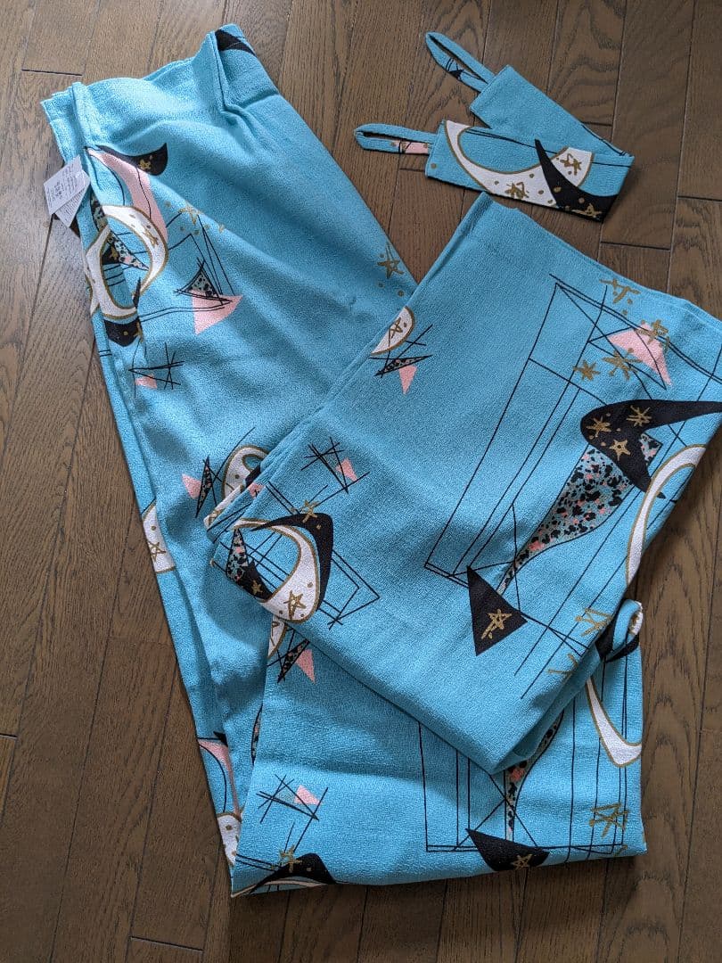 50'柄カーテン2枚　ブルーパレット200