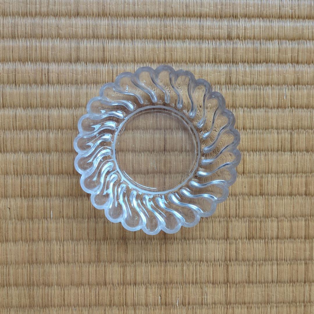 フリルガラス皿 木箱付き 直径約12cm　江戸硝子　捻縁　皿　骨董品　古美術