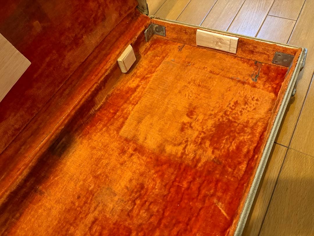 60年代フェンダージャズベ、プレベ用ホワイトトーレックスケース　Fender