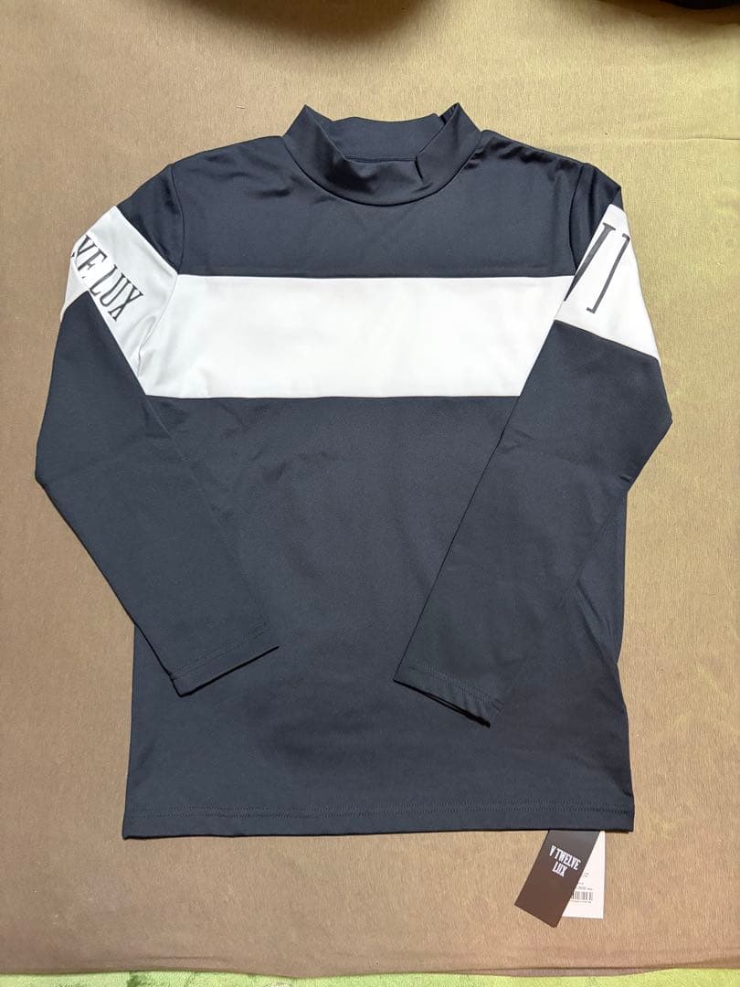 V12 長袖モックネック新品未使用品