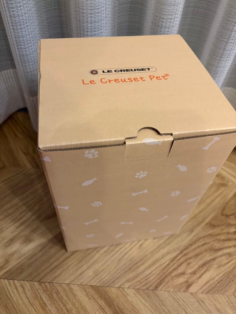 新品未開封　LE CREUSET ペットフード・コンテナ (スコップ付き)