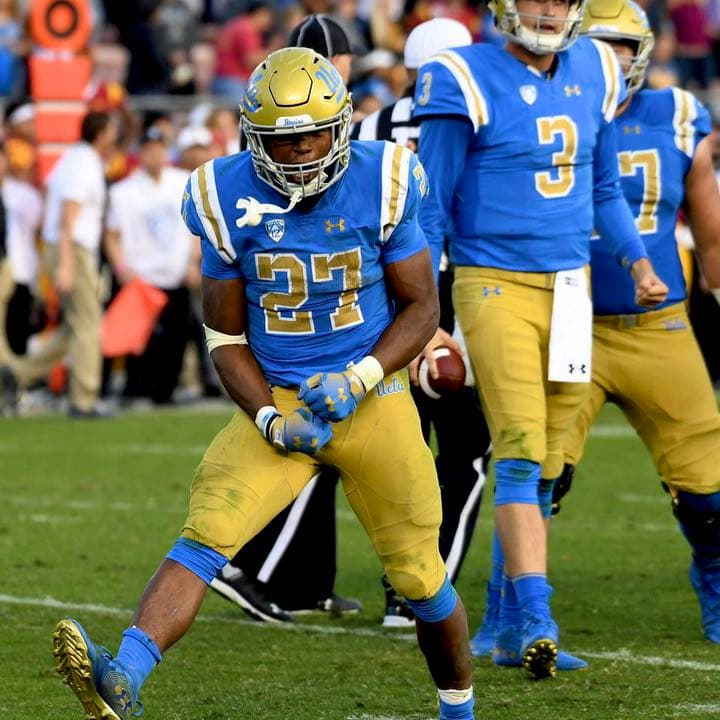 アメフト アンダーアーマー  グローブ SPOTLIGHT UCLA限定【新品】