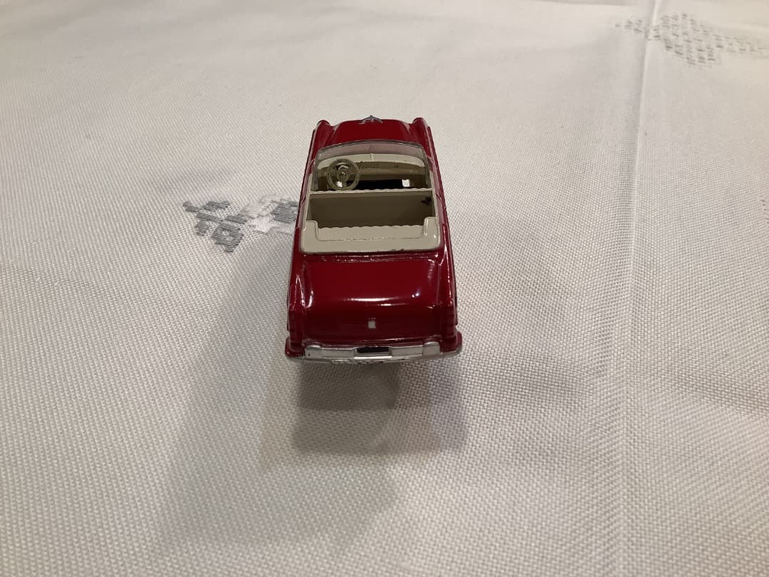 美品レア　DINKY TOYS CHRYSLER NEW YORKER ミニカー