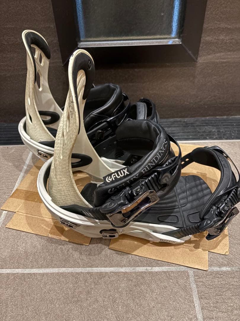 FLUX ビンディング ホワイト/ブラック