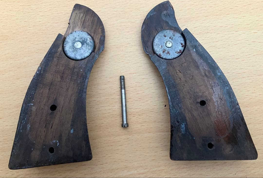 S&W社　Kフレーム用木製グリップ