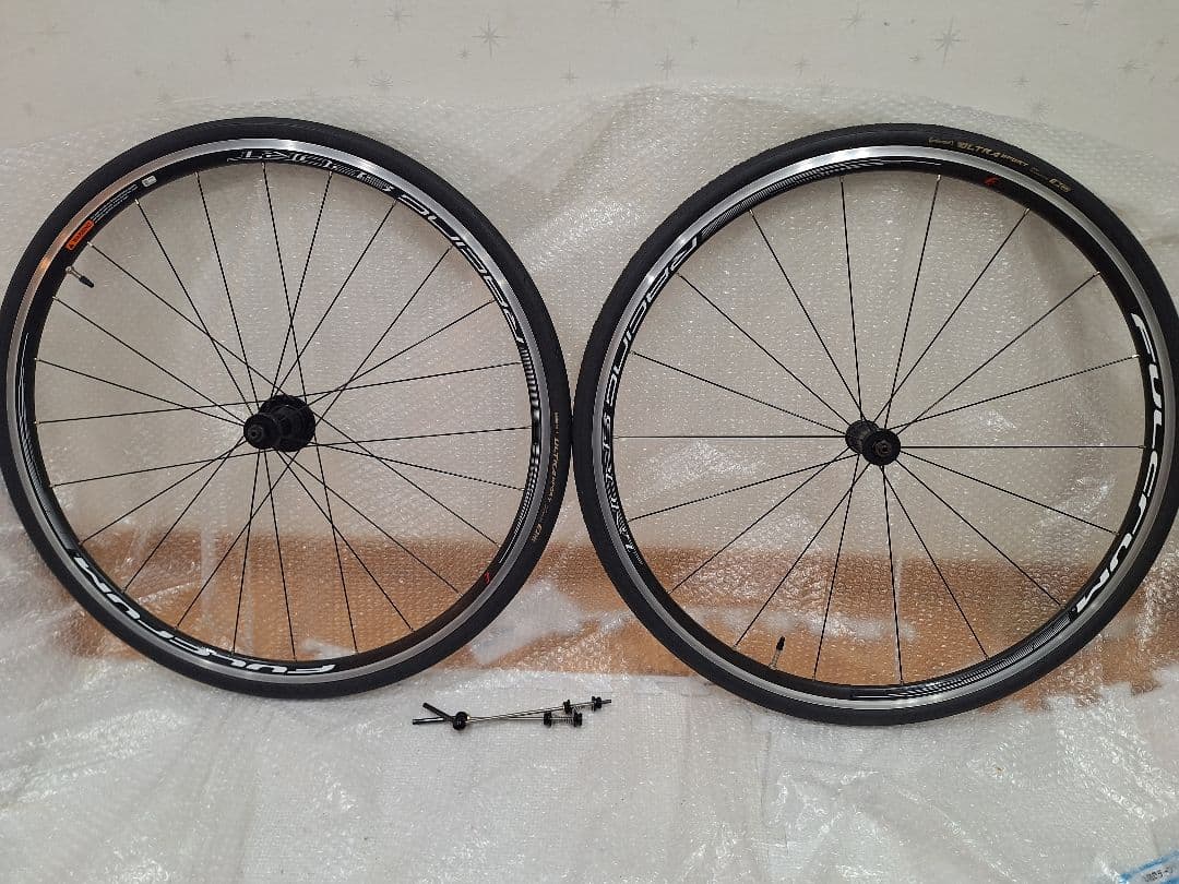 ほぼ新品フルクラムレーシング　スポーツ　ホイール　タイヤ付き