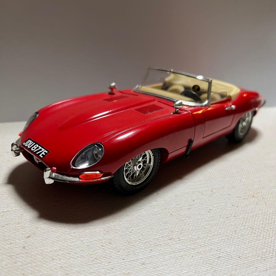 JAGUAR E-Type (1961年) 1/18スケールモデル レッド