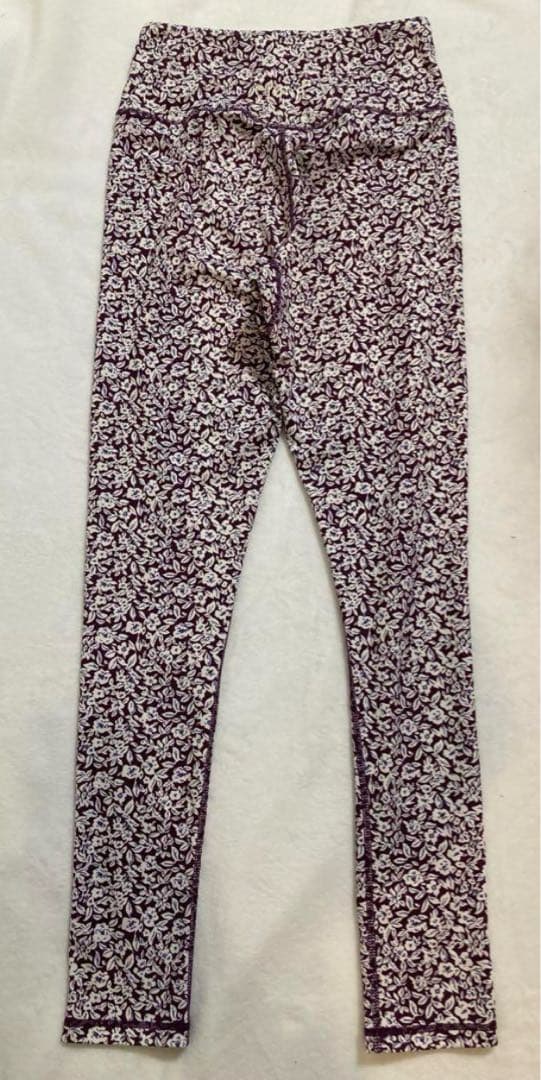 新品　emmi yoga エミヨガ　フラワーレギンス　小豆色×藤色S