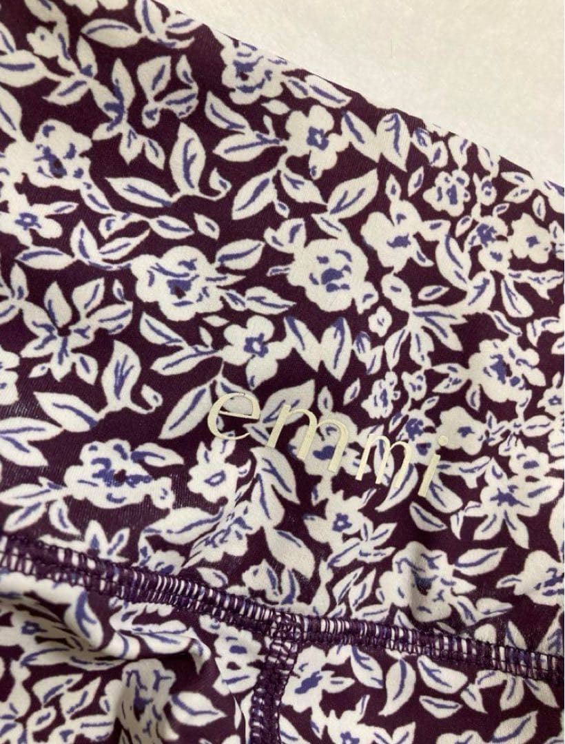 新品　emmi yoga エミヨガ　フラワーレギンス　小豆色×藤色S