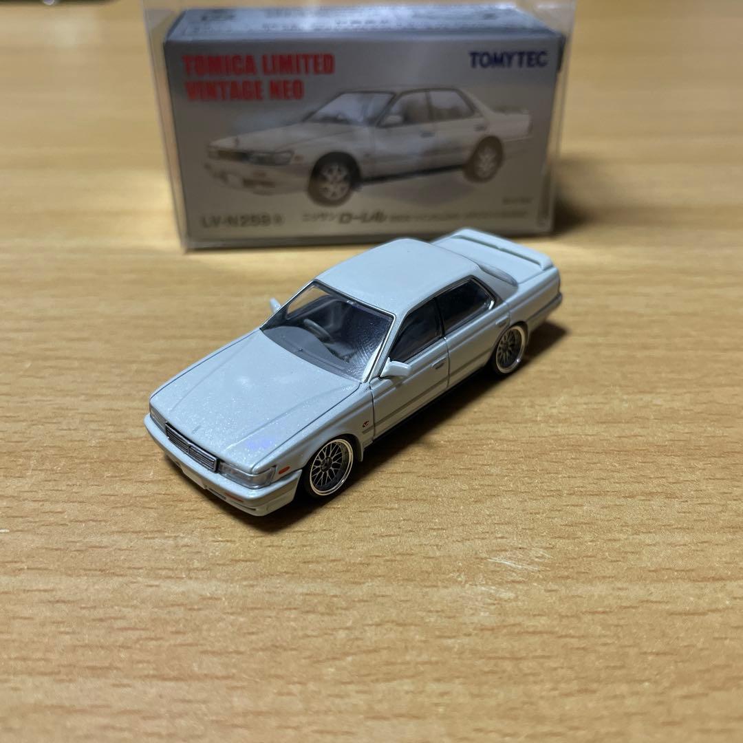 ローレル　トミカリミテッドヴィンテージ　ミニカー