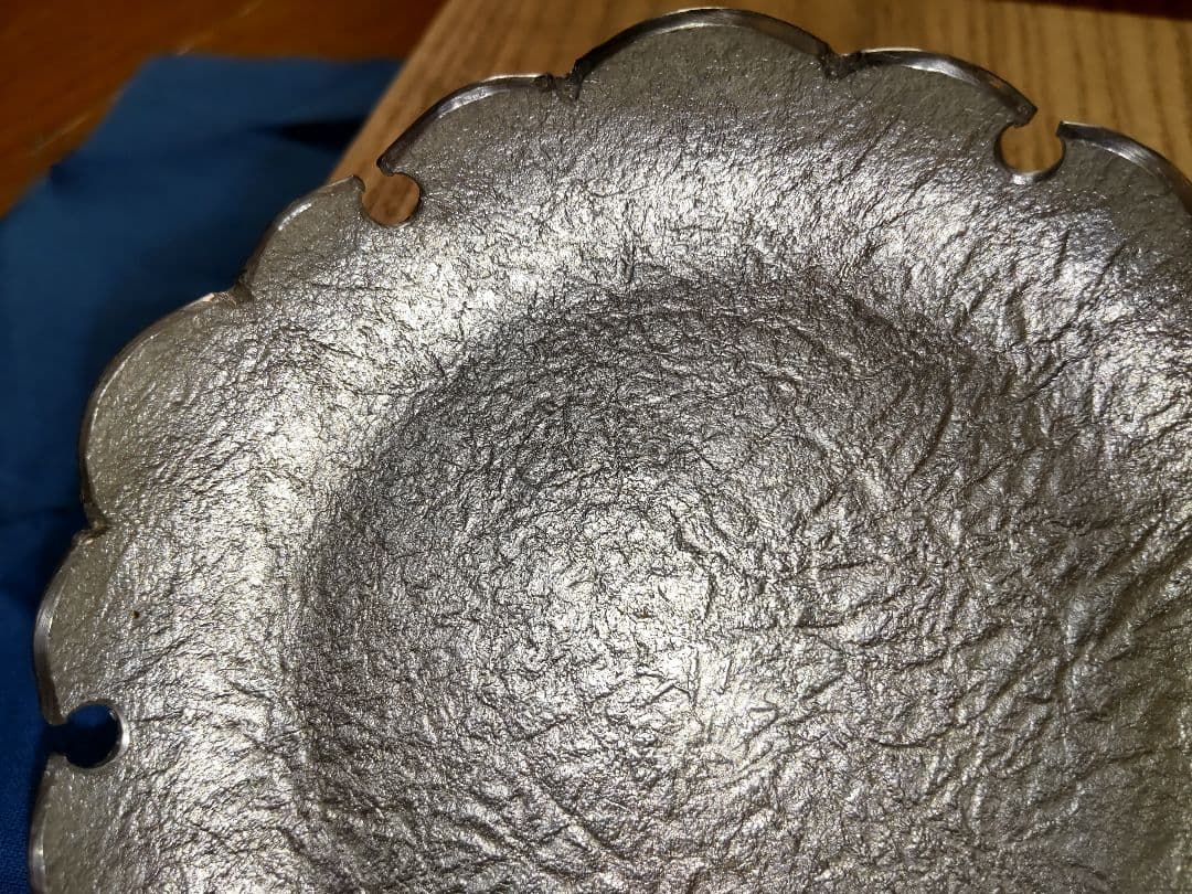 清課堂　鋳銅【竹に雀】香立＆錫【石目雪輪】皿　共箱付属