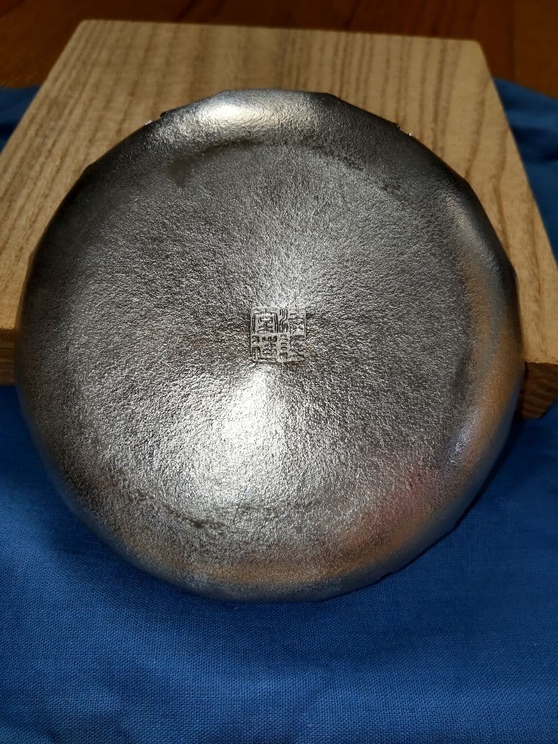 清課堂　鋳銅【竹に雀】香立＆錫【石目雪輪】皿　共箱付属