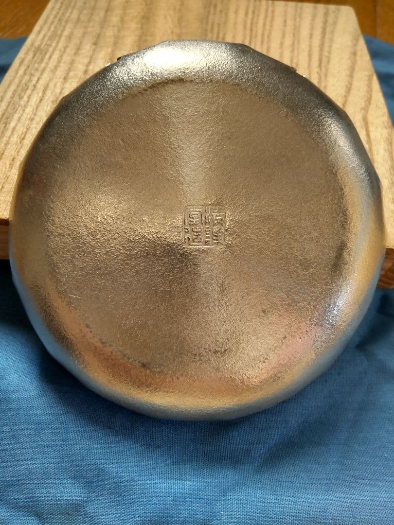 清課堂　鋳銅【竹に雀】香立＆錫【石目雪輪】皿　共箱付属