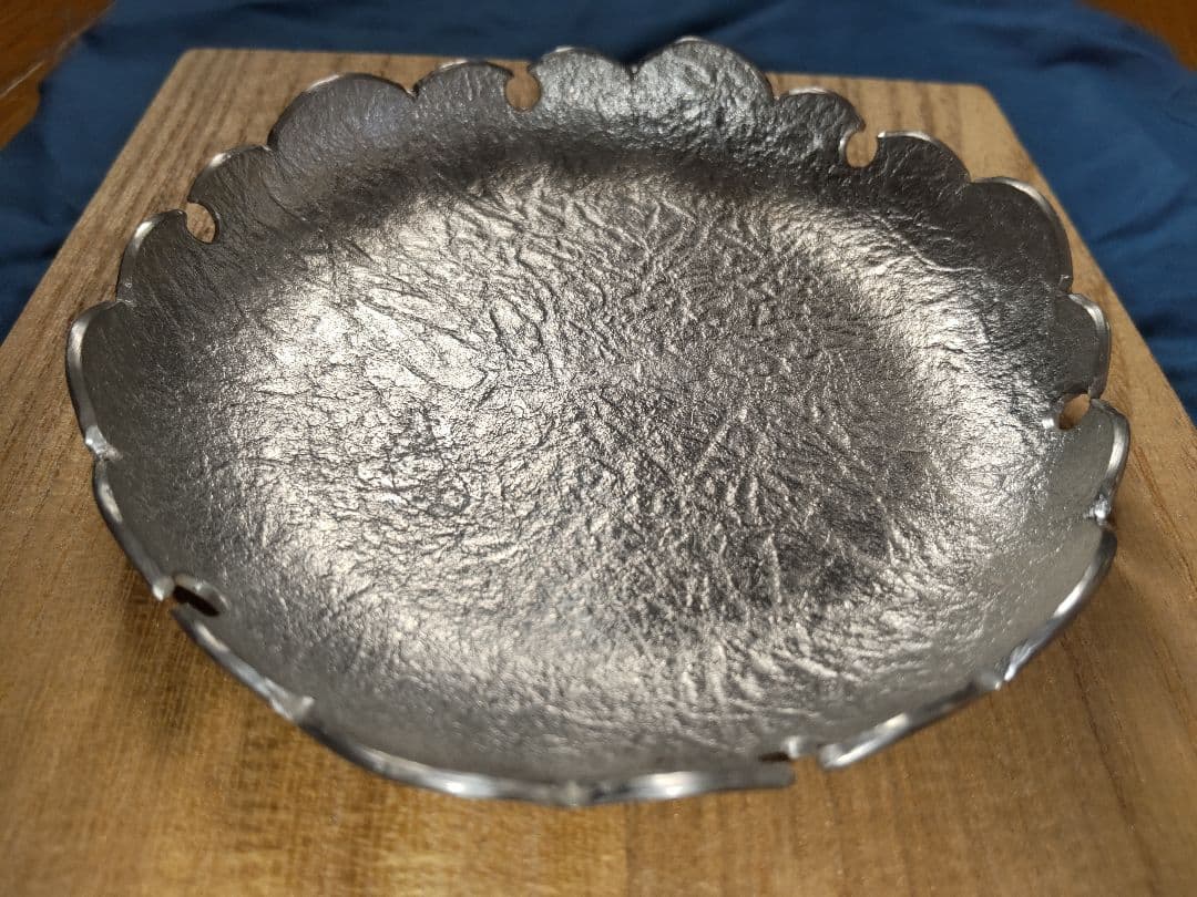 清課堂　鋳銅【竹に雀】香立＆錫【石目雪輪】皿　共箱付属