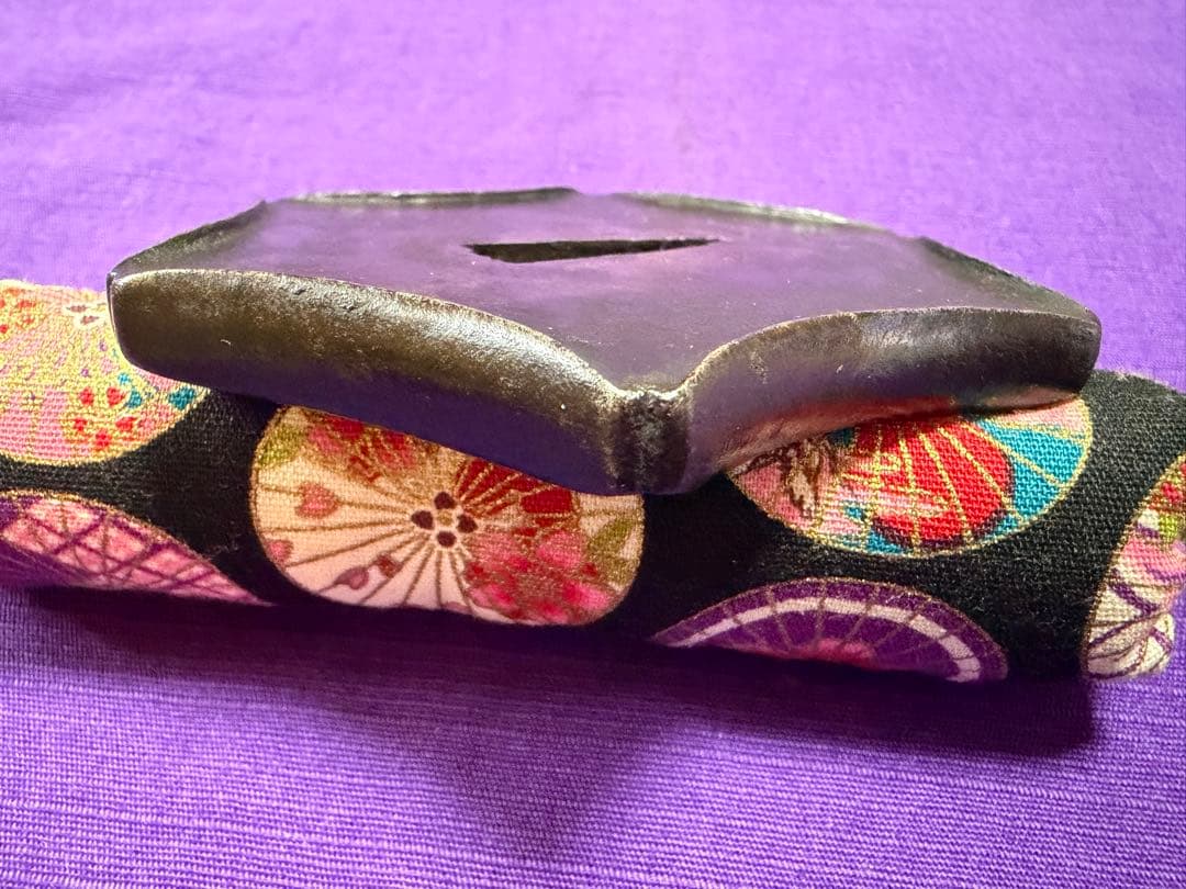 無孔無櫃　武用鍔　秀重作　予州正阿弥　六方富士型木瓜　鉄鐔（日本刀装具小柄小刀拵